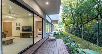 Comfy jungle condo close to Guiones town