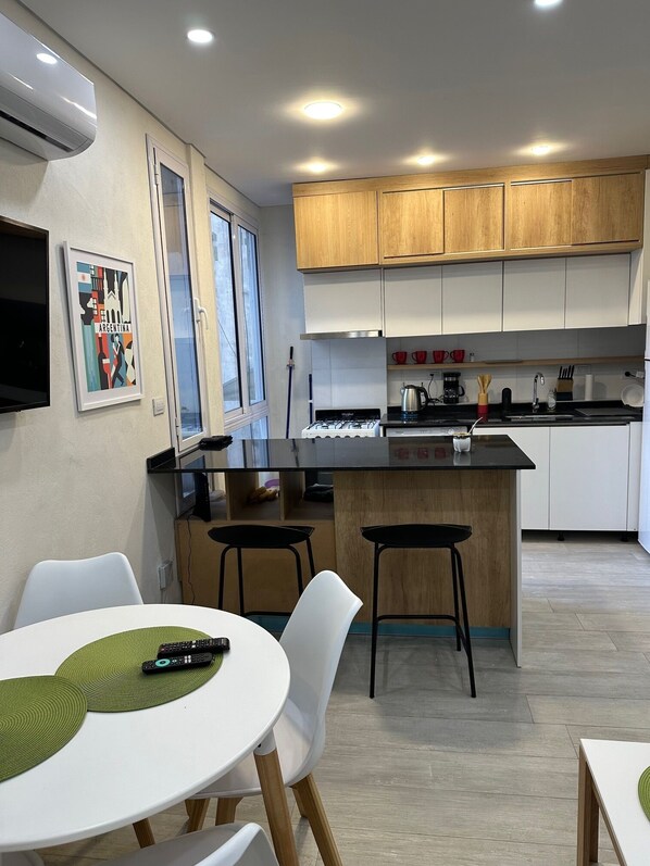 Dining - Charming 2-bedroom apartment with AC WiFi in amazing Palermo Soho, Buenos Aires (Buenos Aires)