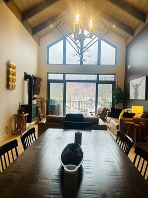 Interior - The Stella, minutes to the village/free shuttle (Mont-Tremblant)