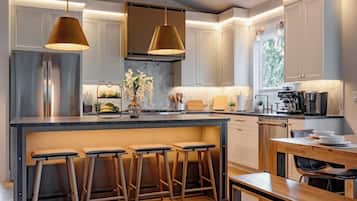 雪櫃、微波爐、焗爐、爐具