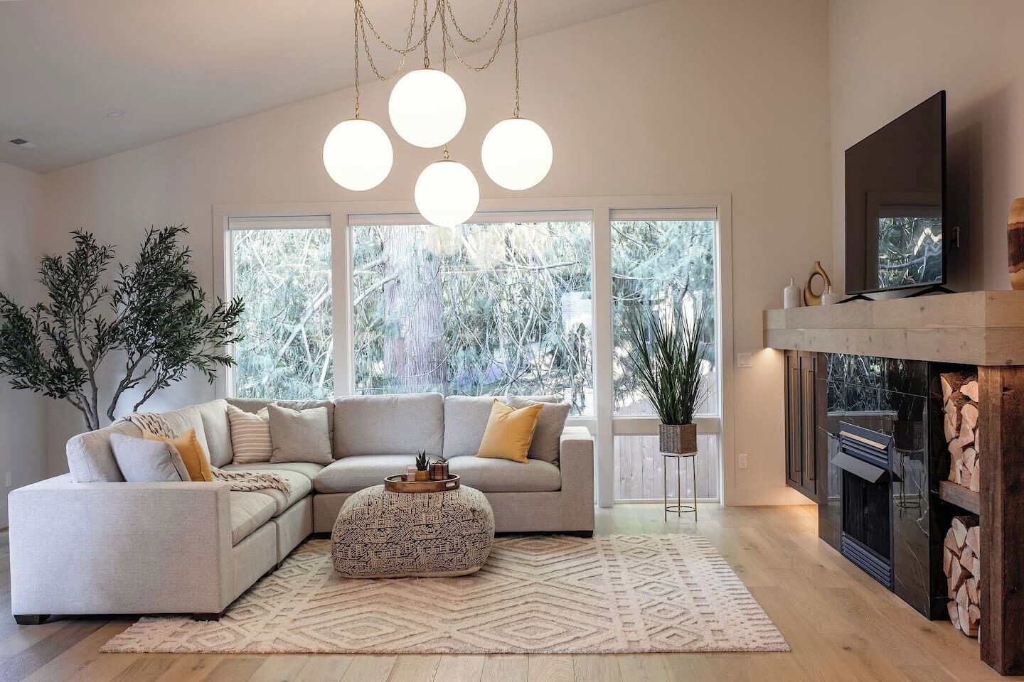 Téléviseur connecté, foyer, jeux vidéo, table de baby-foot