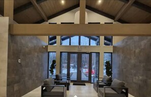 Interior - The Patrizia,minutes to the village/free shuttle (Mont-Tremblant)