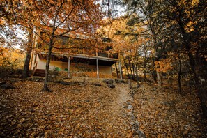 Exterior - Lake Access- 3-bedroom house with bonus sleeping area in quiet Garfield AR  (Garfield)