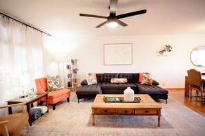 Smart TV, ping pong, books - Lake Access- 3-bedroom house with bonus sleeping area in quiet Garfield AR  (Garfield)