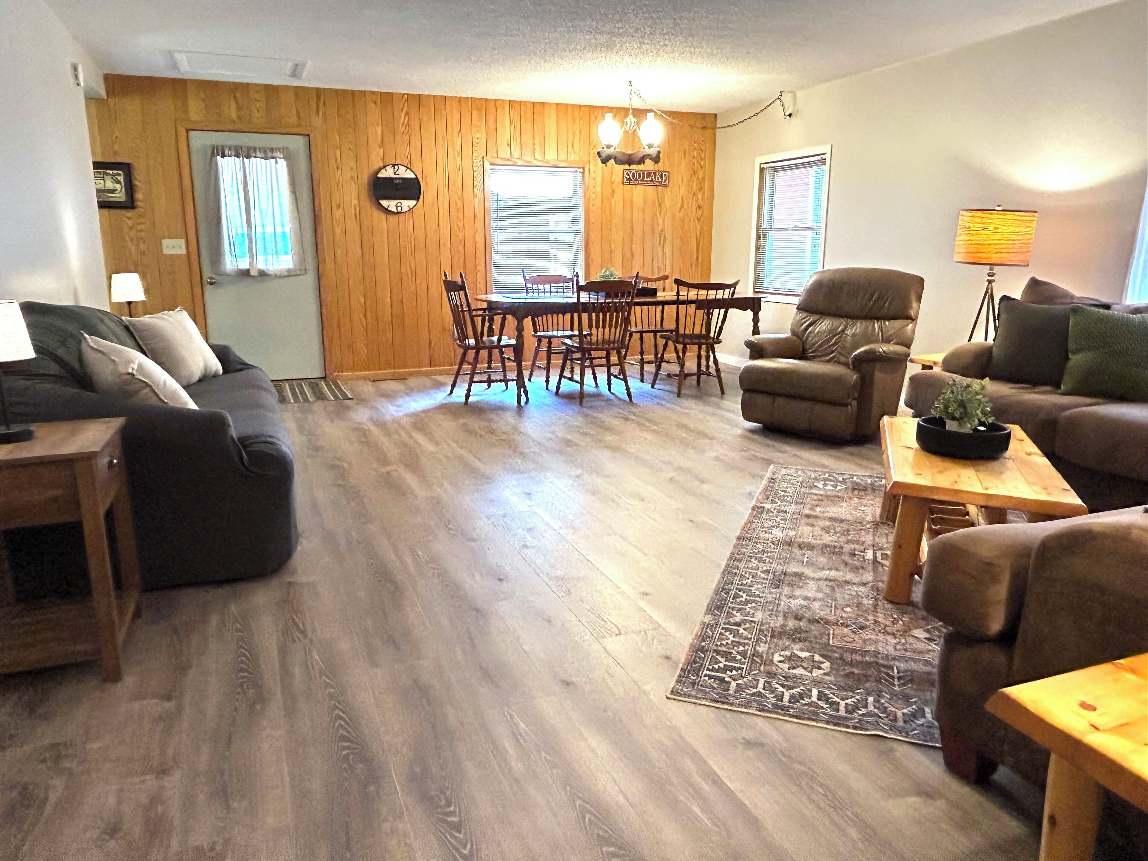 Smart TV, books, stereo