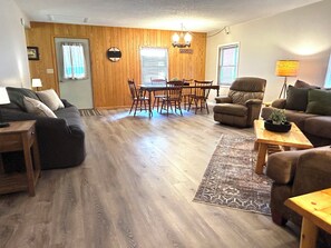 Älytelevisio, kirjoja, stereot