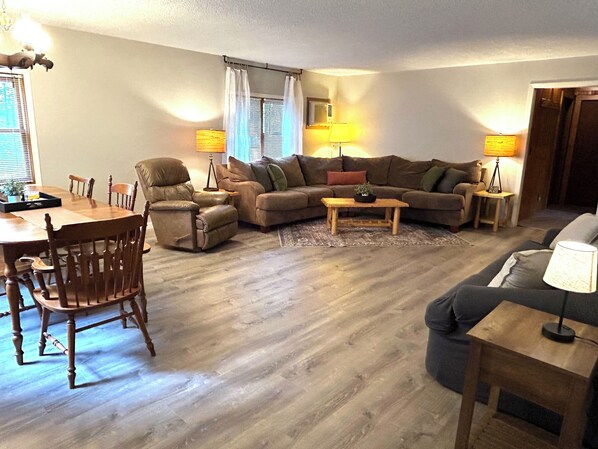 Smart TV, books, stereo