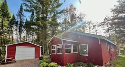 Cozy 3-bedroom cabin in Phillips on Soo Lake w/ WiFi, kayaks, fire pit & grill