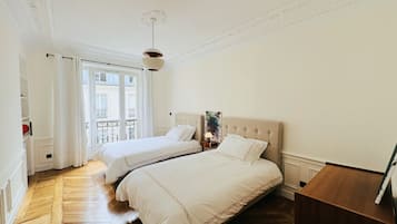 4 bedrooms, iron/ironing board, WiFi, bed sheets