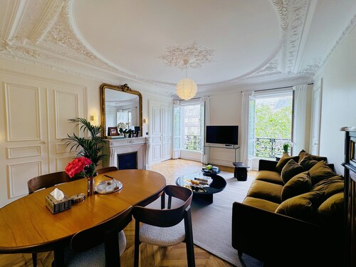 3 Bedrooms Apartment in Marais