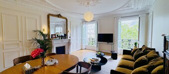 3 Bedrooms Apartment in Marais