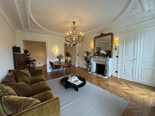 3 Bedrooms Apartment in Marais