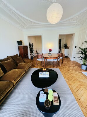 Living area - 3 Bedrooms Apartment in Marais (Paris)