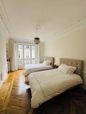 4 bedrooms, iron/ironing board, WiFi, bed sheets - 3 Bedrooms Apartment in Marais (Paris)