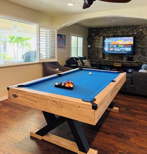 Games room - Charming 3-bedroom bungalow with 2 single kayaks in Edgewater (Edgewater)