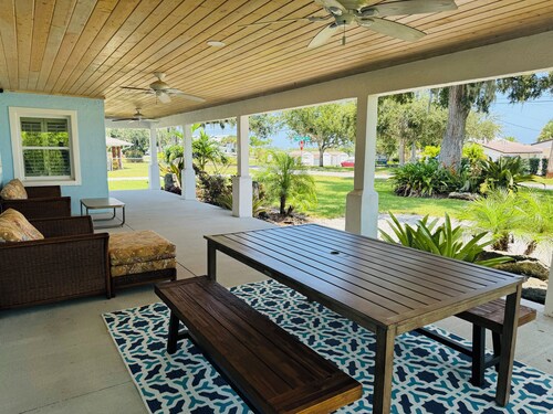 Charming 3-bedroom bungalow with 2 single kayaks in Edgewater