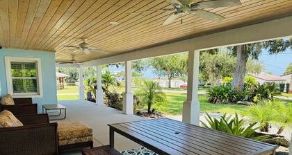 Charming 3-bedroom bungalow with 2 single kayaks in Edgewater