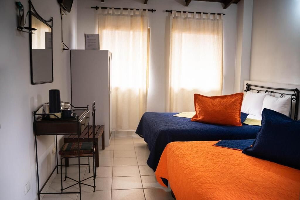 Photo - Hotel Plaza CA