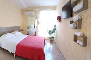 1 chambre, fer et planche à repasser, Wi-Fi, literie fournie