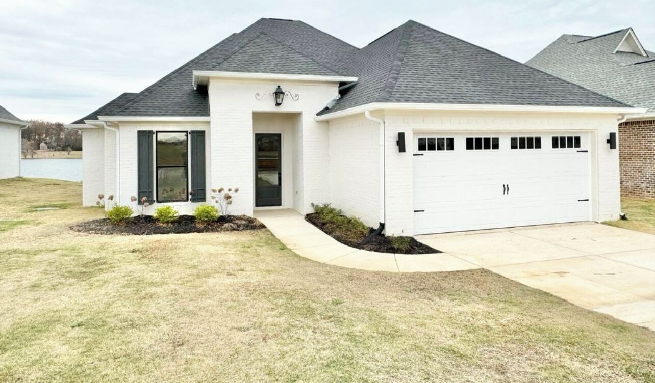 Beautiful, New 4BR lake home located between Starkville and Columbus off Hwy 82