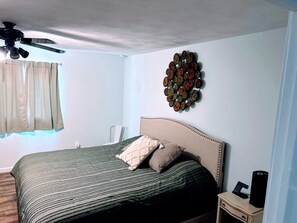 3 bedrooms, desk, iron/ironing board, travel cot