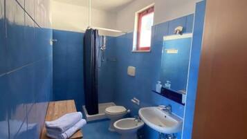 Dusj, hårføner, bidé og håndklær