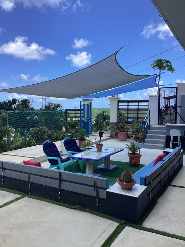 Terrace/patio - BELLA TORTUGA - B Garden studio in charming St. Thomas with AC, Wi-Fi, Courtyard (St. Thomas)