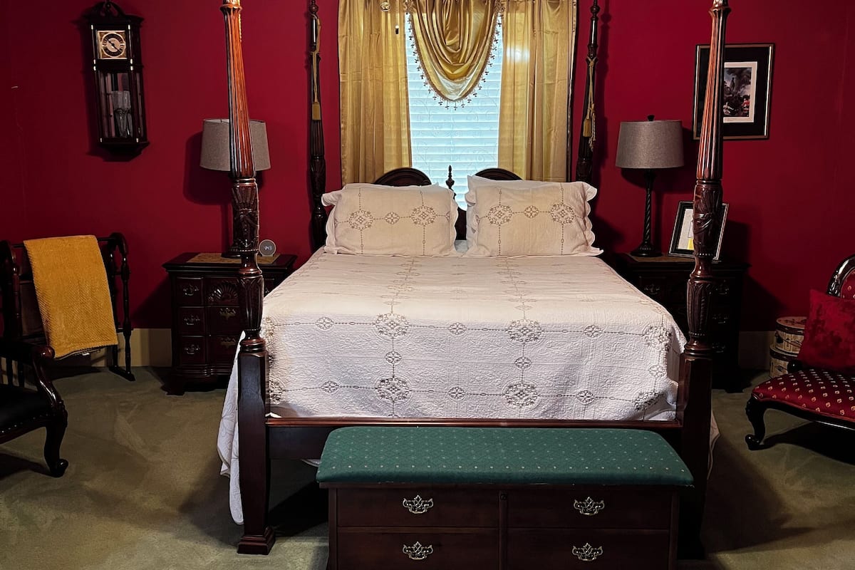 The Red Room | Iron/ironing board, free WiFi