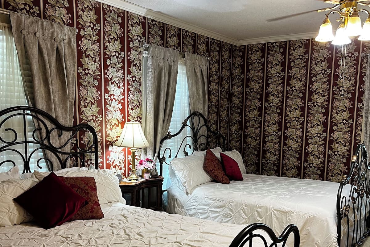 The Commodore Suite | Iron/ironing board, free WiFi