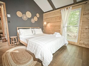 4 camere, una scrivania, ferro/asse da stiro, culla da viaggio