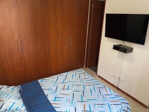 2 chambres, fer et planche à repasser, Wi-Fi, draps fournis