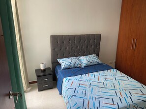 2 makuuhuonetta, silitysrauta/-lauta, Wi-Fi, vuodevaatteet