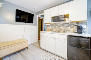 Fridge, microwave, coffee/tea maker, toaster - Charming Geneva Vacation Rental ~ 5 Mi to Lake! (Geneva)