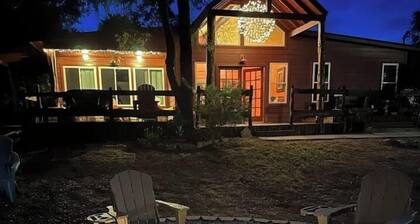 Family/Friends Pickleball and pet friendly 10 beds