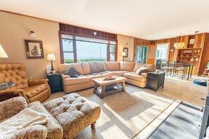 TV, fireplace - Sunny Side U.P.:  Fall Into Relaxation at Sunny Side U.P. – Perfect for Scenic Views & Cozy Nights (Manistique)