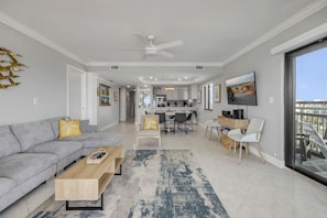 Smart TV, computer monitors - ✨ Luxury Oceanfront 3/2 Corner | Large Balcony Overlooking Heated Pool & Coastline 🌊 (New Smyrna Beach)