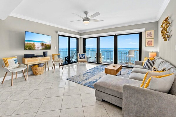 Smart TV, computer monitors