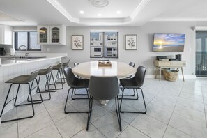 Dining - Luxury Oceanfront 3/2 Corner - Large Balcony Overlooking Heated Pool & Coastline (New Smyrna Beach)