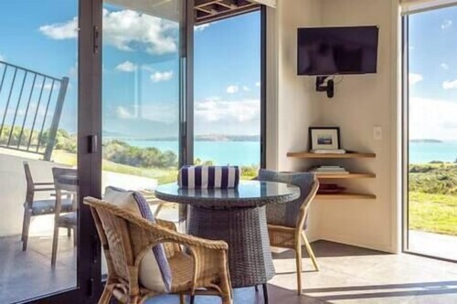 Tradewinds Apartment by Waiheke Pure.