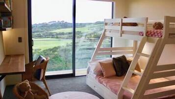 4 bedrooms, iron/ironing board, free WiFi, bed sheets