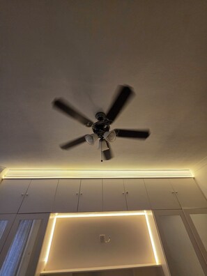 Interior - Near wembley stadium and the arch bar (Wembley)