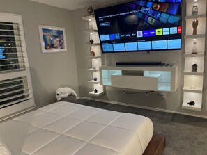 2 bedrooms, iron/ironing board, WiFi, bed sheets - Charming Classy & Elegant 2-bedroom home with fitness room! Sleeps 4 (Allen)