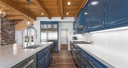 Balboa Island Family Home w/ Patio on the Bayfront