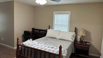 4 soveværelser, skrivebord, strygejern/strygebræt, gratis Wi-Fi