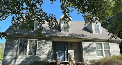 Charming 4-bedroom farmhouse on 11 acres, Pool, AC, Fire pit and WiFi in Celina