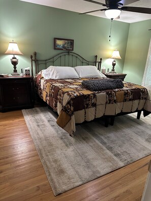 4 soverom, skrivebord, strykejern/-brett og wi-fi (inkludert)