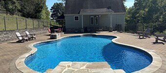 Charming 4-bedroom farmhouse on 11 acres, Pool, AC, Fire pit and WiFi in Celina