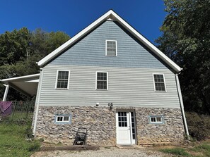 Exterior - Charming 4-bedroom farmhouse on 11 acres, Pool, AC, Fire  pit and WiFi in Celina (Celina)
