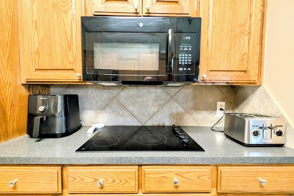 Frigorífic, microones, forn i placa de cuina