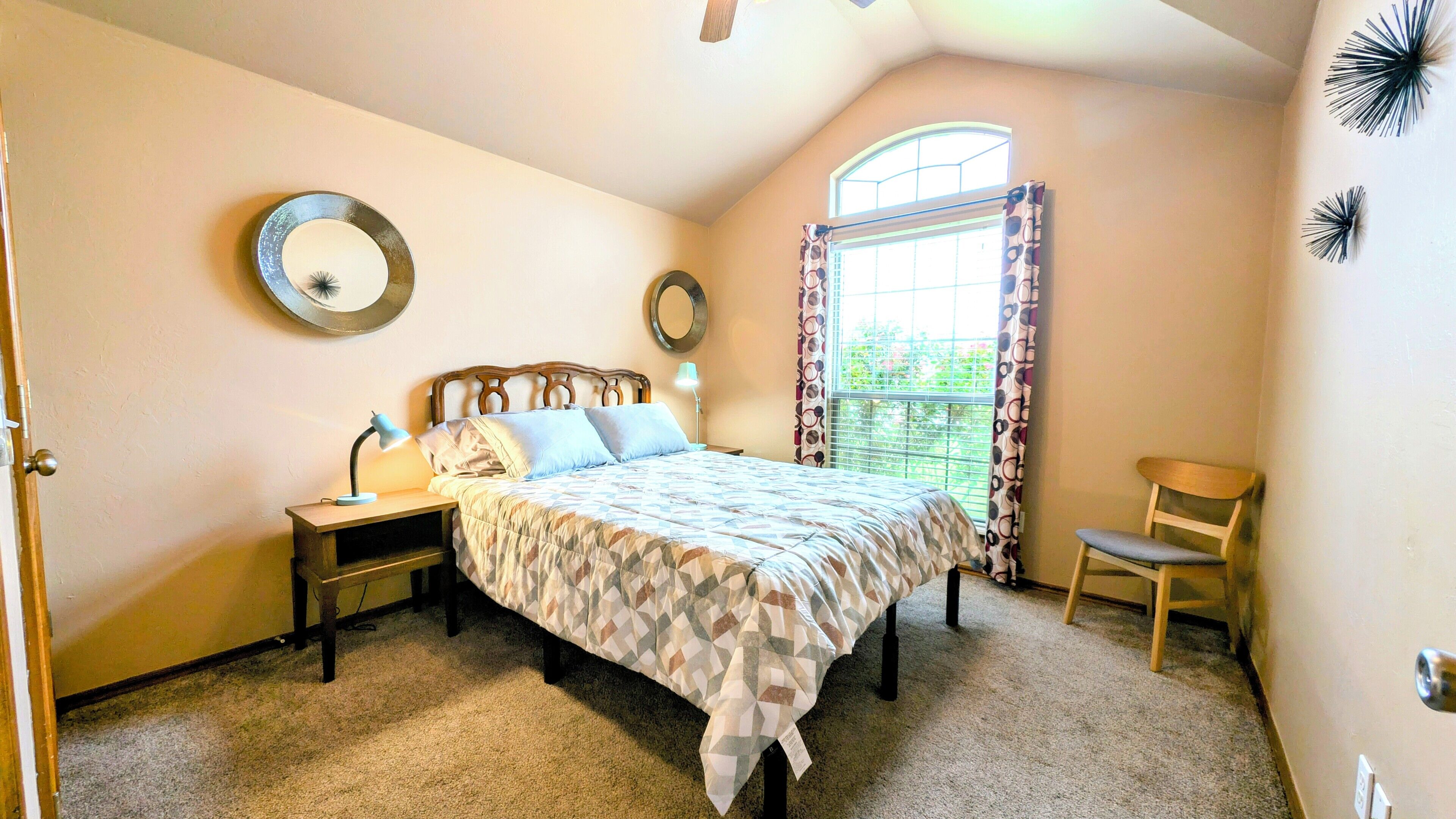 4 slaapkamers, een kluis op de kamer, een bureau